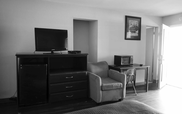 photo 2 of Richmond Motel