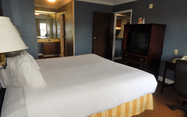 photo 2 of Richmond Suites