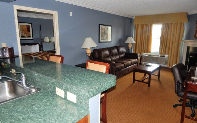 photo 3 of Richmond Suites