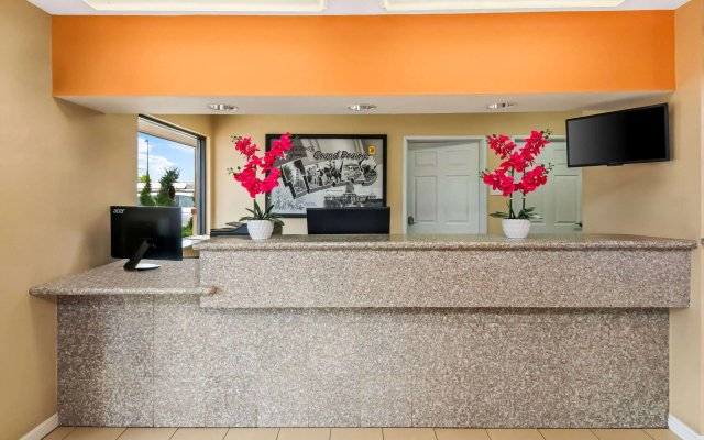 photo 2 of Super 8 by Wyndham Grand Prairie Southwest