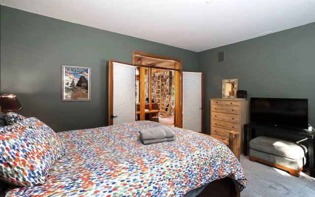 photo 2 of Riffle River Lodge 3 Bedroom Home by NW Comfy Cabins by RedAwning