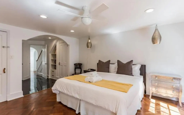 photo 2 of Rittenhouse-ROOFDECK-3BR-GR8 for FAMILY