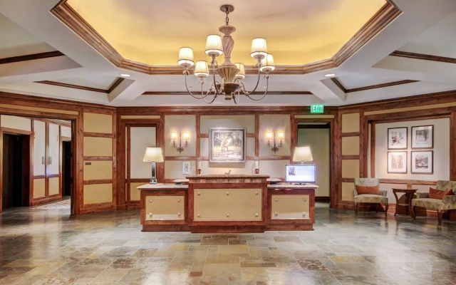 photo 2 of 2 BR Ritz-Carlton Chic Décor Valley Views Condo by RedAwning - Save 20% on 7+ Nights!