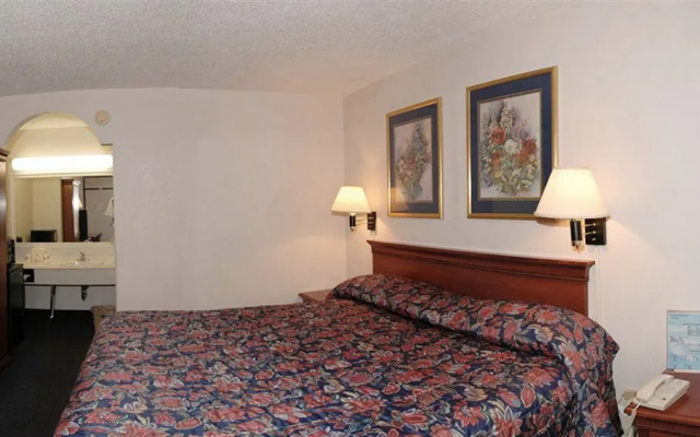 photo 2 of Executive Inn