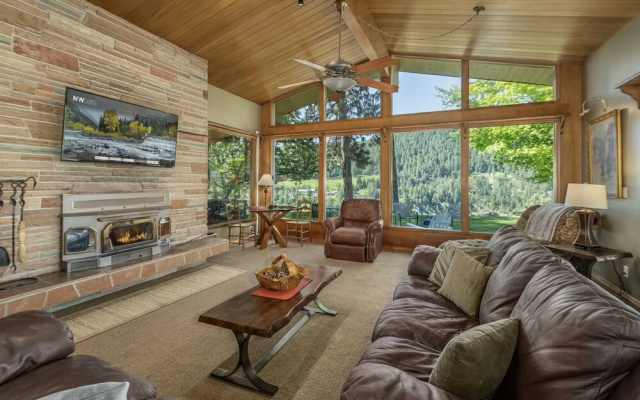 photo 5 of River Heights Home 3 Bedroom Cabin by RedAwning