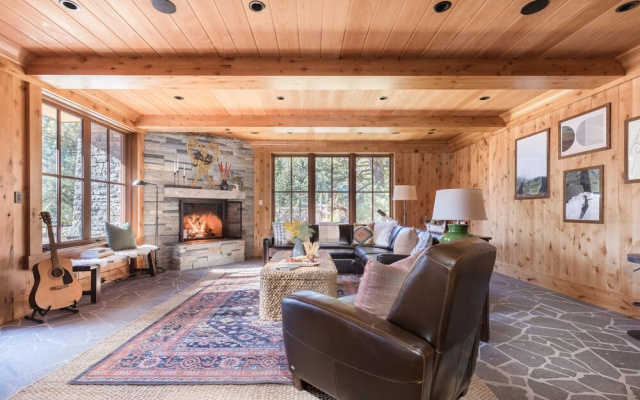 photo 2 of Hunter by AvantStay | Riverfront Cabin w/ Prvt Cottage | 10Mins from Squaw