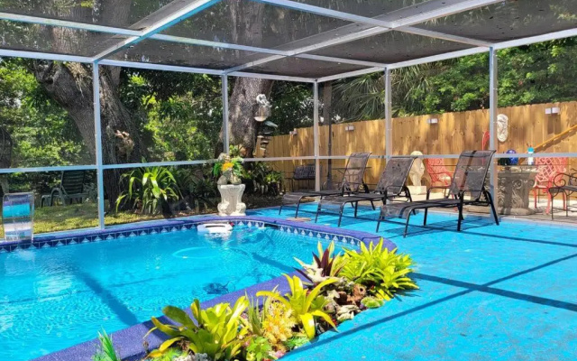 photo 2 of RIVER to BEACH 3 R 2 B Family and Pet Heated pool Airport Downtown Beach K2