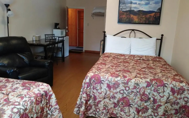 photo 4 of Riverbend Lodging