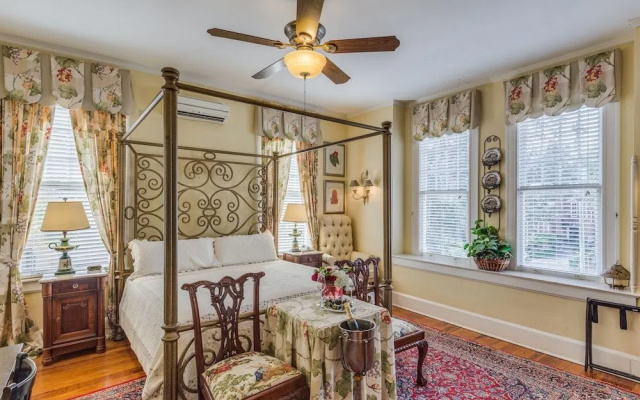 photo 5 of Riverdale Inn