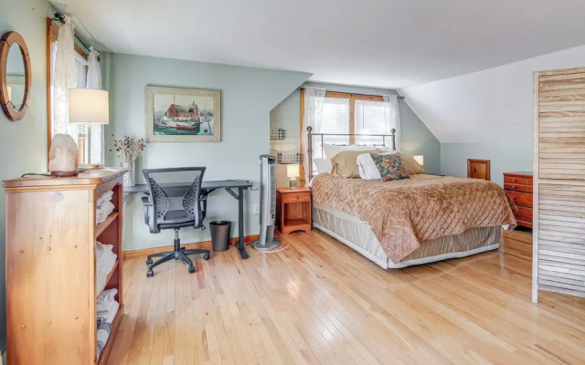 photo 2 of Riverfront Kingston Cottage w/ Deck, 2 Mi to Beach
