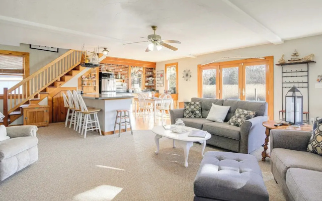 photo 5 of Riverfront Kingston Cottage w/ Deck, 2 Mi to Beach
