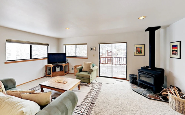photo 4 of Riverfront Retreat - 3 Br Home