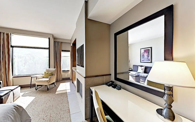 photo 4 of Riverfront Studio W/ Pool Studio Bedroom Hotel Room