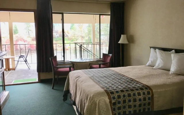 photo 3 of River's Edge Lodge