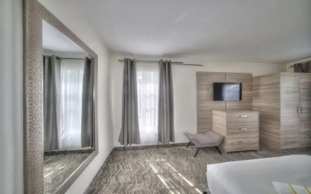 photo 5 of Riverside by the Beach Apartments