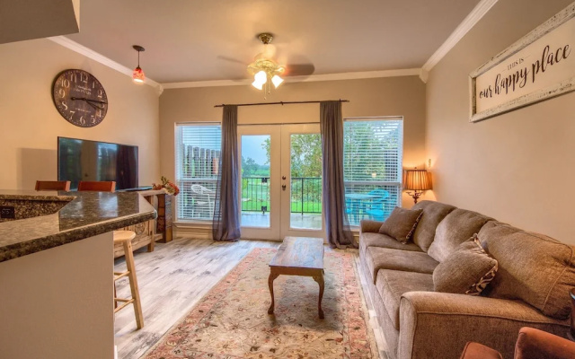 photo 4 of Riverside Condo Ss 4b 1 Bedroom Condo by RedAwning