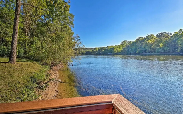 photo 2 of 'riverside Hide-a-way' w/ Patio, Bbq, Fishing Pier