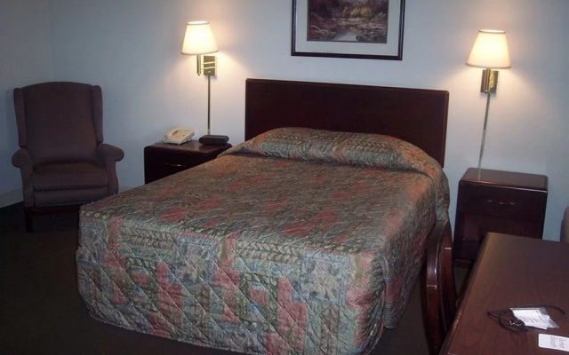 photo 3 of Riverside Inn