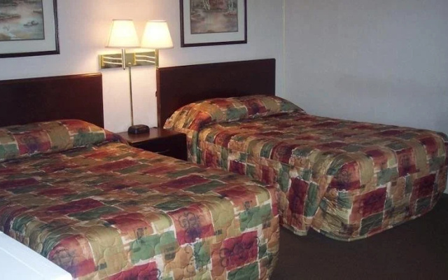 photo 4 of Riverside Inn