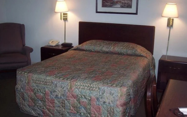 photo 5 of Riverside Inn