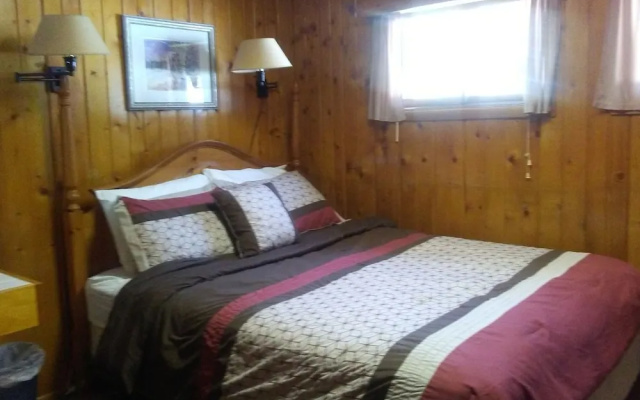 photo 2 of Riverside Lodge & Retreat