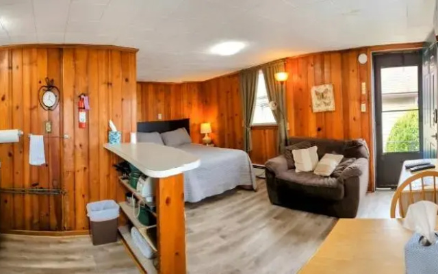 photo 4 of Riverside Motel