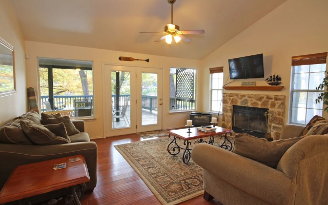 photo 2 of Riverside Roost 3 Bedroom Home