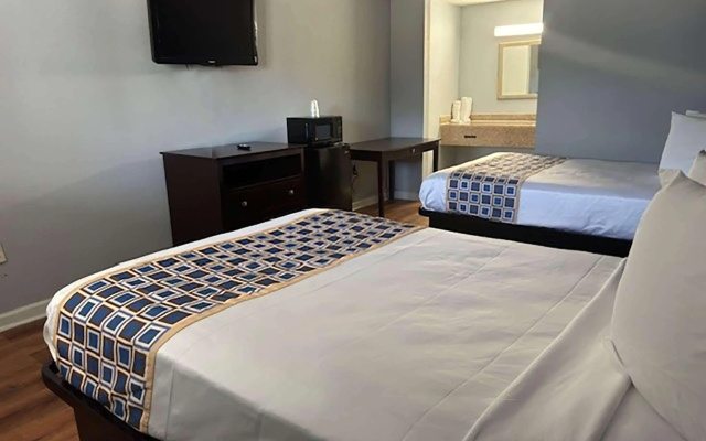 photo 4 of Super 8 by Wyndham Portsmouth - Norfolk