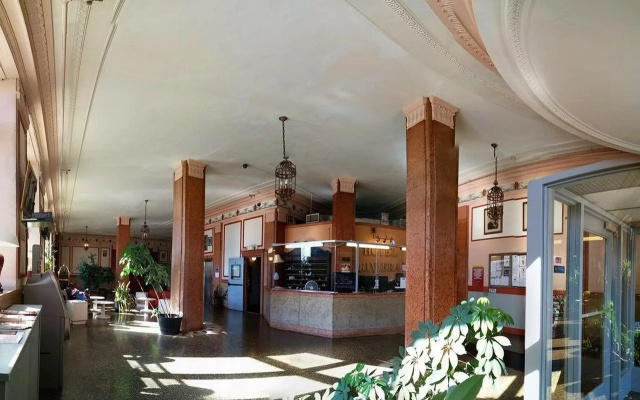 photo 2 of Riviera Hotel