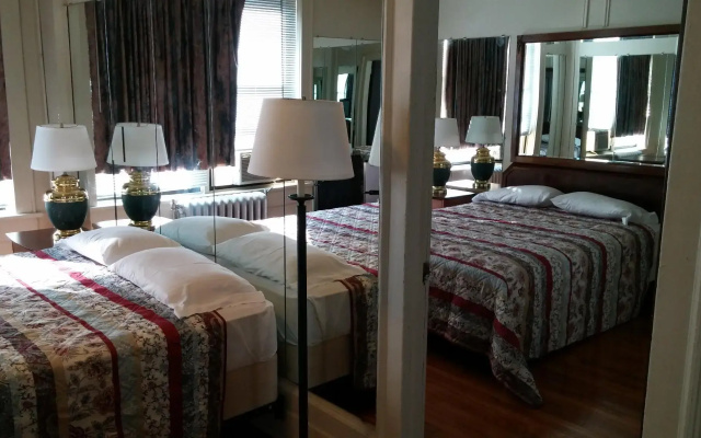 photo 4 of Riviera Hotel