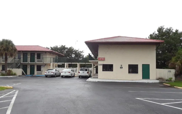 photo 3 of Riviera Motel