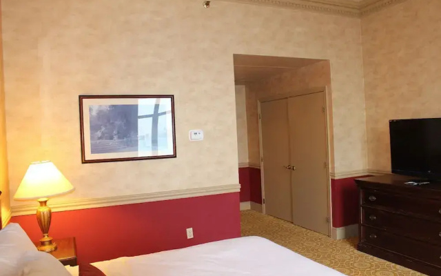 photo 3 of Roberts Riverwalk Urban Resort Hotel