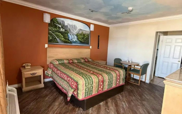 photo 2 of Robinhood Motel Anaheim West