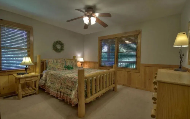 photo 2 of Rock Eagle Hideaway