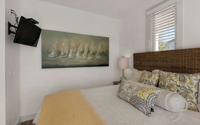 photo 3 of Rock Lobster 4 Bedroom Apartment