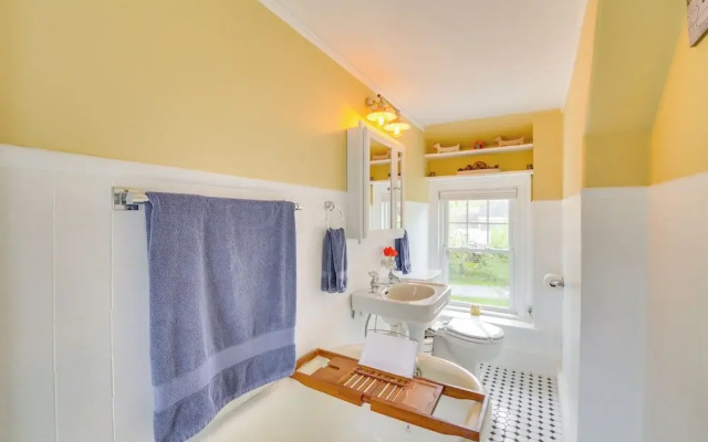 photo 5 of Rockland Home w/ Deck 5 Mins to Historic Downtown!
