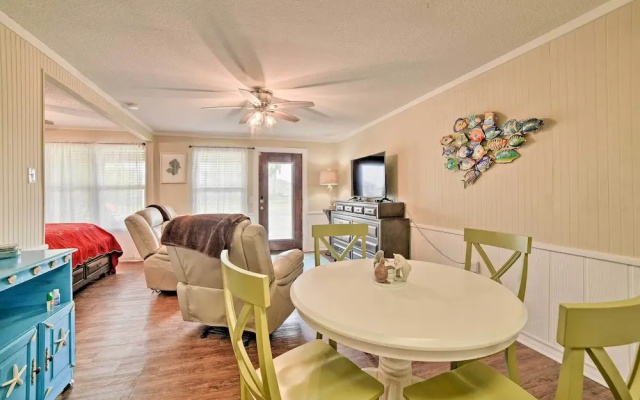 photo 5 of Rockport Bayfront Studio w/ Patio: 'casa Familia'