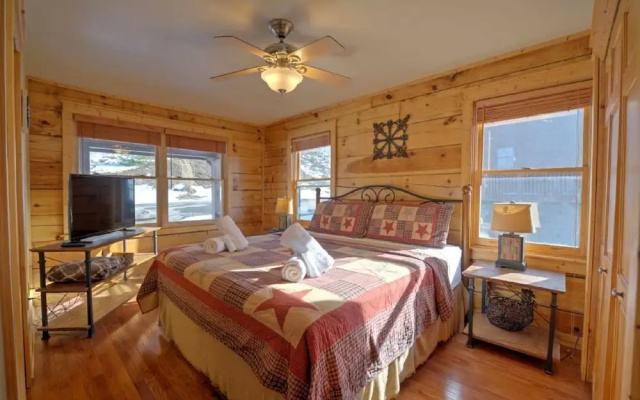 photo 4 of Rocky Mountain High - 4 Br Cabin