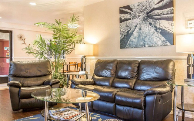 photo 4 of Rodeway Inn & Suites Colton-Riverside