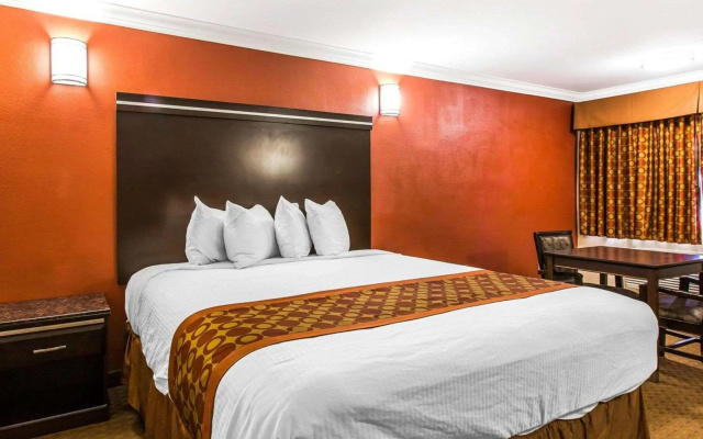 photo 4 of Rodeway Inn & Suites Corona