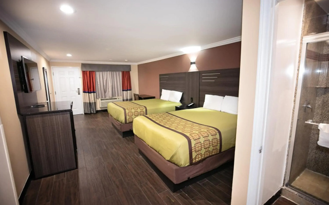 photo 2 of Rodeway Inn & Suites Bellflower
