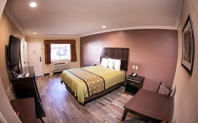 photo 3 of Rodeway Inn & Suites Bellflower