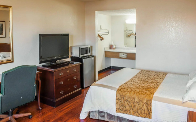 photo 5 of Rodeway Inn and Suites Fife