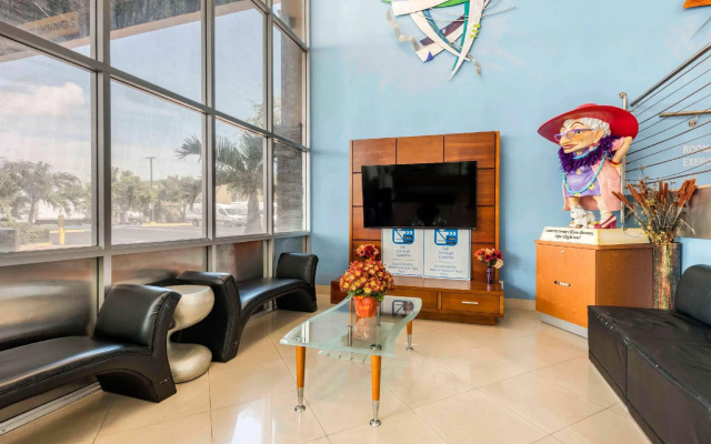 photo 2 of Rodeway Inn & Suites Fort Lauderdale Airport & Cruise Port