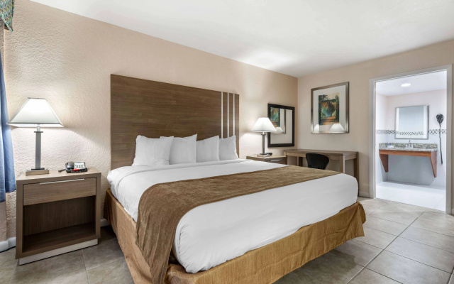 photo 3 of Rodeway Inn & Suites Fort Lauderdale Airport & Cruise Port