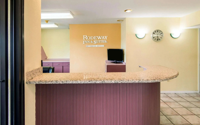 photo 2 of Rodeway Inn & Suites Highway 290 Northwest