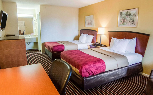 photo 3 of Rodeway Inn & Suites Highway 290 Northwest
