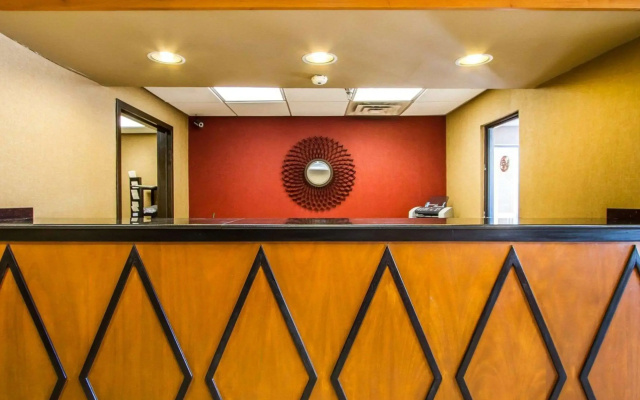 photo 2 of Rodeway Inn & Suites Clarksville near Governors Square Mall