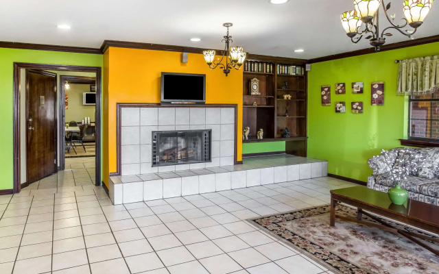 photo 2 of Rodeway Inn & Suites Smyrna - Nashville Area
