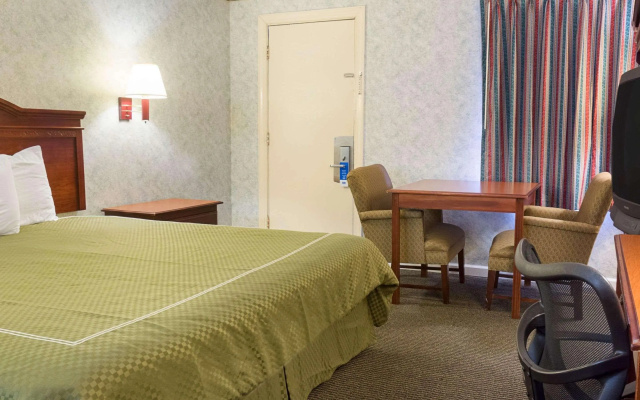 photo 5 of Rodeway Inn & Suites Williamsburg